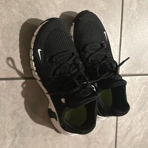 Nike gym shoes women’s